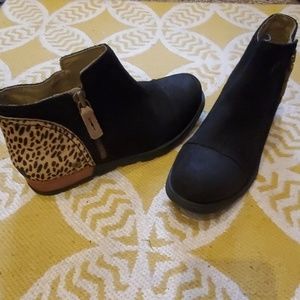 Black and cheetah Sorel boots